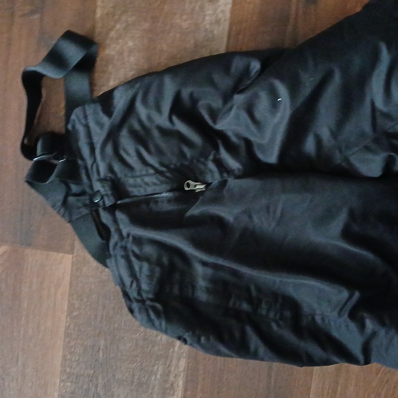 Snowpants - Picture 3 of 10